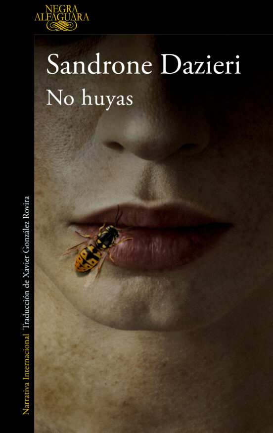 Sandrone Dazieri: No Huyas (Spanish language, 2023, Penguin Random House Grupo Editorial)