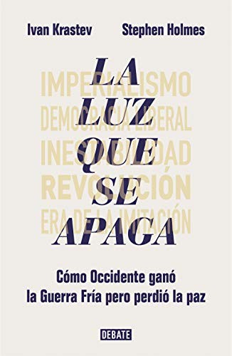 Ivan Krastev, Luis Jesús Negro García, Sara de Albornoz Domínguez, Stephen Holmes: La luz que se apaga (Paperback, DEBATE, Debate)