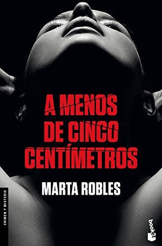 Marta Robles: A menos de cinco centímetros (Paperback, 2018, Booket)