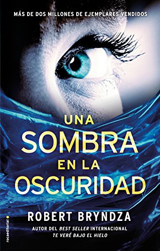 Santiago del Rey, Robert Bryndza: Una sombra en la oscuridad (Paperback, 2018, Roca Editorial)