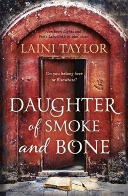 Laini Taylor: Daughter of Smoke and Bone (Daughter of Smoke and Bone Trilogy) (Paperback, 2001, Hodder Paperback)